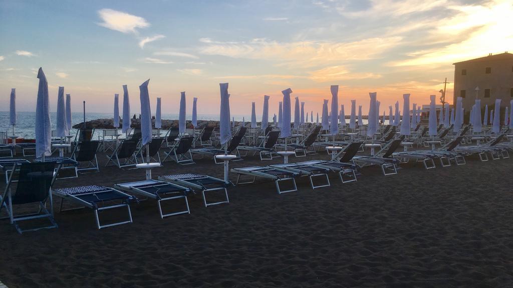 Lungomare Hotel Marina di Cecina Εξωτερικό φωτογραφία